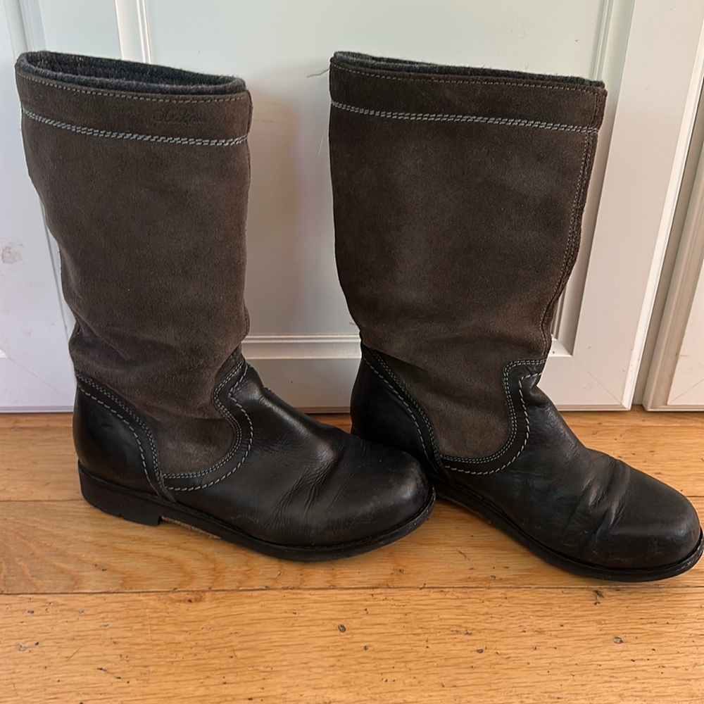 Women’s Olukai size 6 black and gray boots